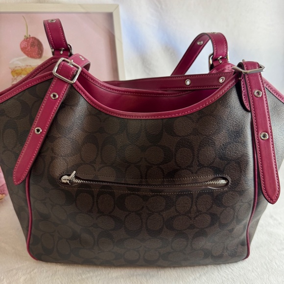 🔴SOLD🔴 Coach Meadow Shoulder Bag in Signature Coated Canvas - Picture 10 of 12